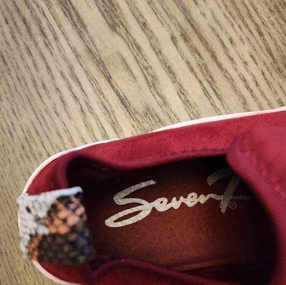 Ladies SEVEN 7 Red Vegan Waterproof Leather Comfort Slip On Sneaker Size 9 - Picture 4 of 5